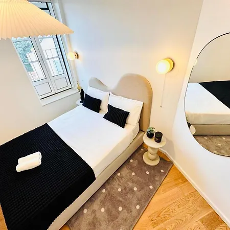 Pink House Ii Beautiful 2 Bedroom Flat In City Center Lizbona