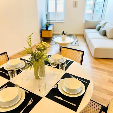 Apartment Pink House Ii Beautiful 2 Bedroom Flat In City Center