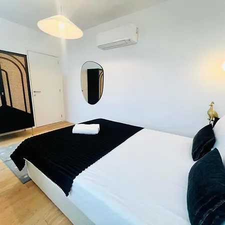Pink House Ii Beautiful 2 Bedroom Flat In City Center Lizbona