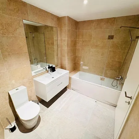 Pink House Ii Beautiful 2 Bedroom Flat In City Center * Lissabon