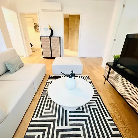 Pink House Ii Beautiful 2 Bedroom Flat In City Center