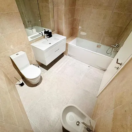 Pink House Ii Beautiful 2 Bedroom Flat In City Center Apartament