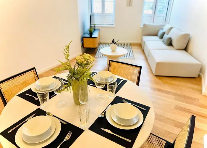 Lägenhet Pink House Ii Beautiful 2 Bedroom Flat In City Center