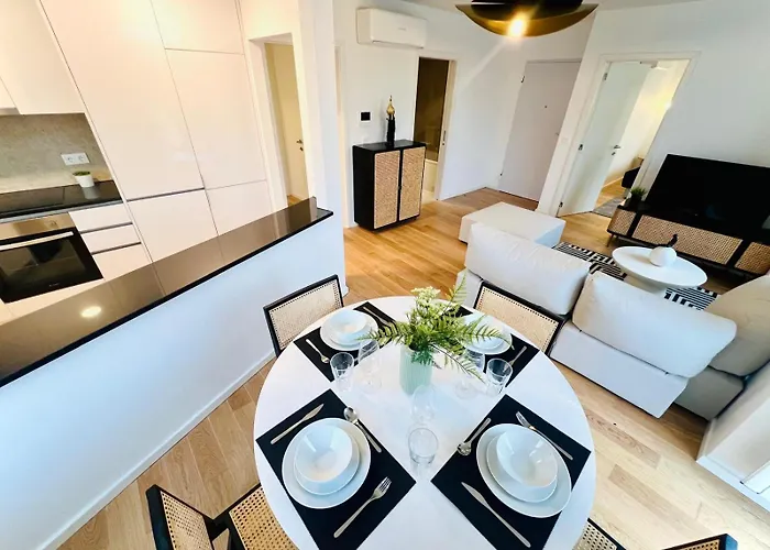 Pink House Ii Beautiful 2 Bedroom Flat In City Center Lägenhet