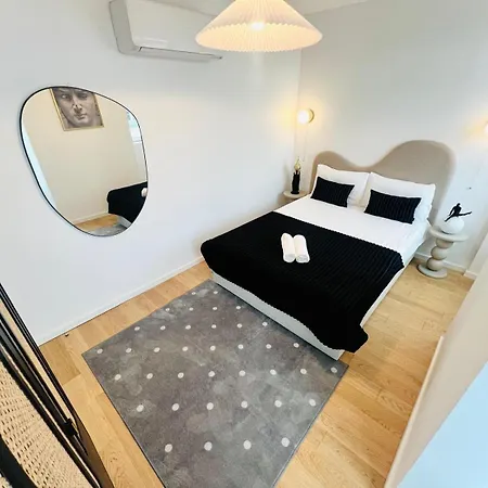 Apartment Pink House Ii Beautiful 2 Bedroom Flat In City Center