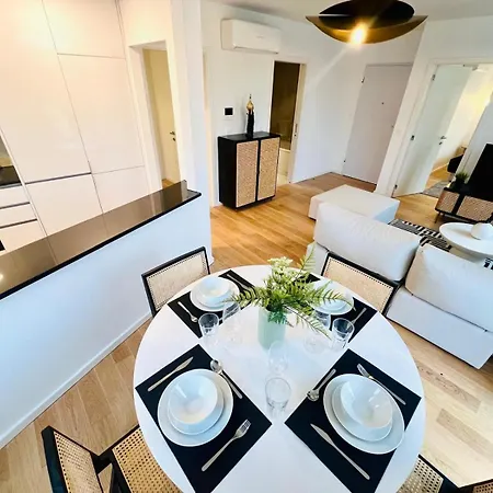 Pink House Ii Beautiful 2 Bedroom Flat In City Center Lejlighed